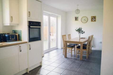 Cegin ac Ystafell Fwyta / Kitchen Diner