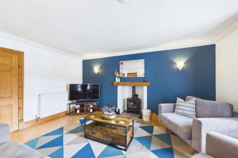 Sitting Room &amp; Dining Area