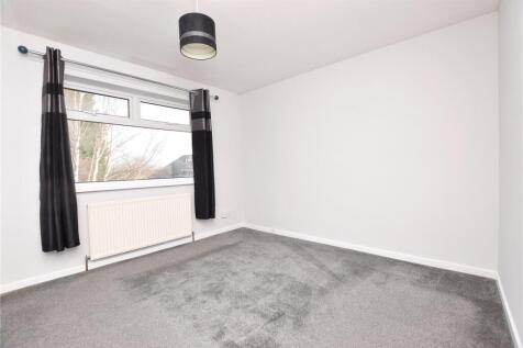 Fieldway Avenue, Rodley, Leeds, West Yorkshire photo 4