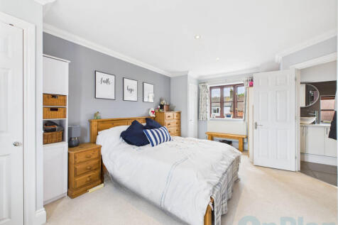 Knights close Bedroom Master