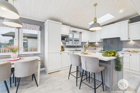 Kitchen / Living Area
