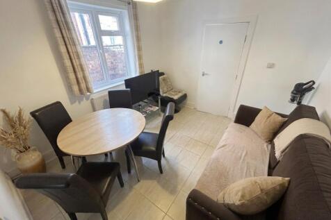 5 Victoria Road, Leamington Spa photo 3