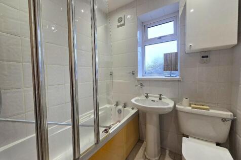 Rutherglen Avenue, Whitley - Bathroom