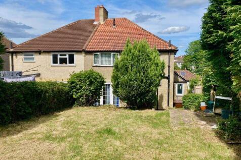 REAR SHARED GARDEN AND REAR ASPECT
