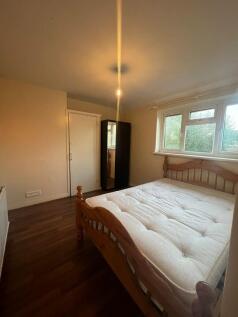 Whitethorn Avenue, Yiewsley photo 5