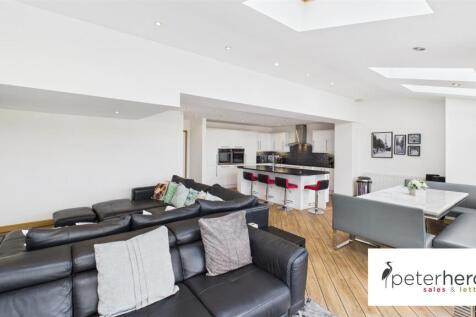 Open Plan Kitchen/Dining &amp; Family Area