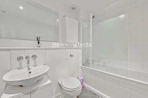 06-7007GCHEMS - Flat 2 1A Wakeham St - Bathroom -O