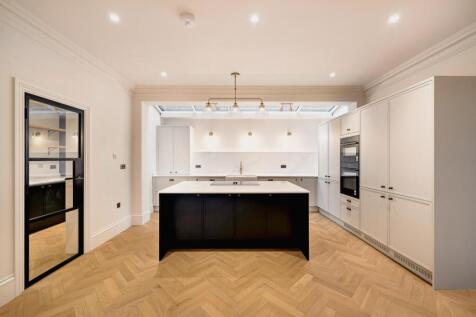 Stunning Family Kitchen