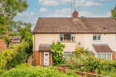 28 Highwood Crescent-15.jpg