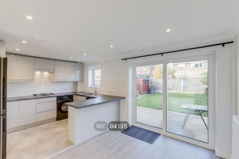 Duke Close, Nottingham, NG6 7BG photo 4