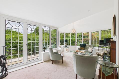 CAM02909G0-PR0466-STILL024