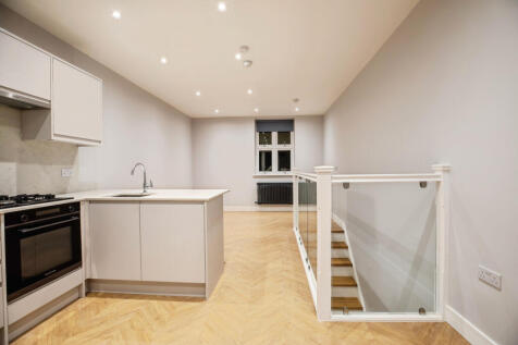 2 bed flat to rent Limes Grove, London SE13
