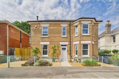 Bournemouth, BH5 - property photo