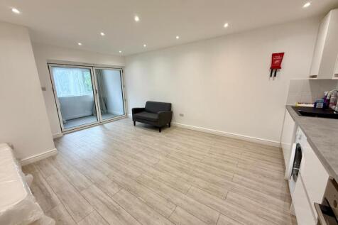 1 bed flat to rent Claremont Road, London E17