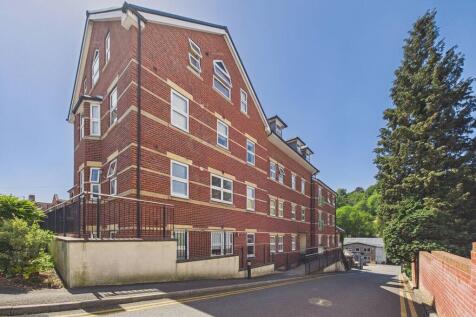 FRONT AND SIDE ASPECTS FROM CROYDON ROAD