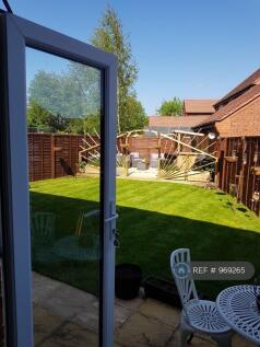 Garden &amp; Outside Bar