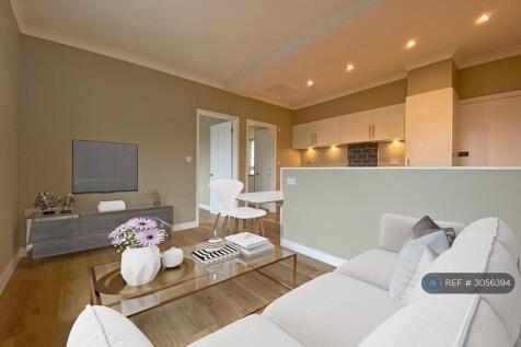 Lounge &amp; Kitchen 1