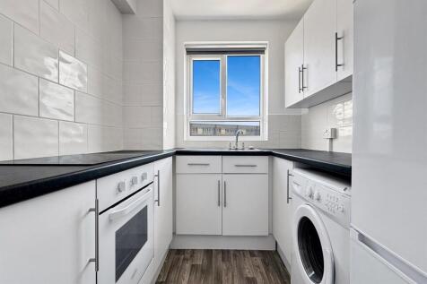 2 bedroom Second Floor Flat in Bognor Regis photo 3