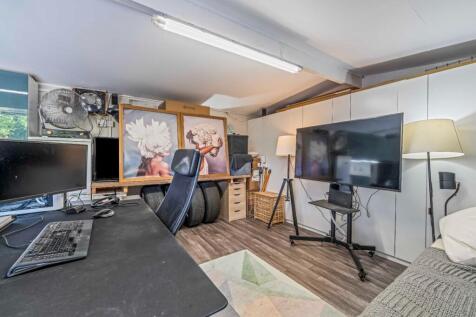 37 Spinney Drive TW14 8PL-29.jpg