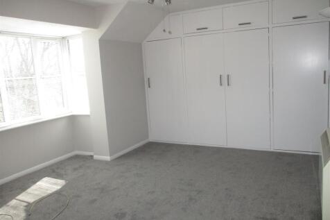 Williams Close, ADDLESTONE photo 3