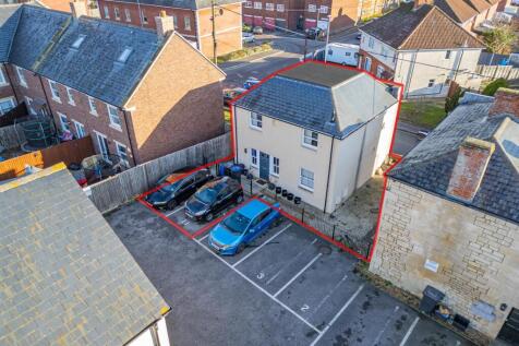 11 Black Swan Court, Trowbridge BA14 8FX &amp; 3C Brit