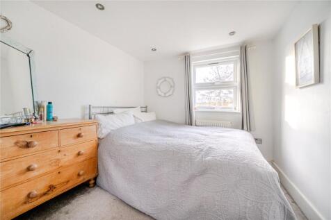 4 bed, 2 bath End of Terrace in belfast - Photo 9