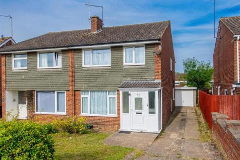 3-bed semi-detached on St. Johns Road, Kettering, £1,195/mo