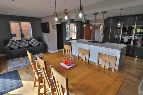 OPEN PLAN KITCHEN/DINING/FAMILY ROOM