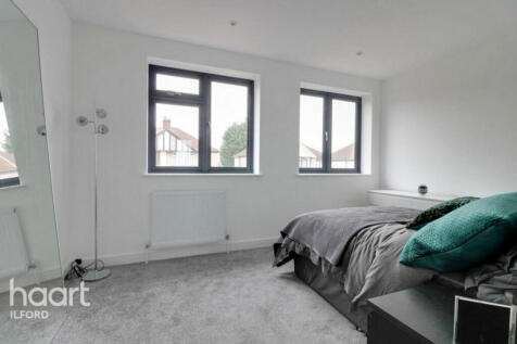 Dunspring Lane, ILFORD photo 5