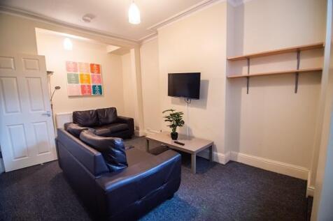 11_newington_rd_student_properties_livingroom.jpg