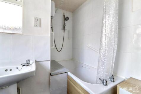 BATHROOM/W.C