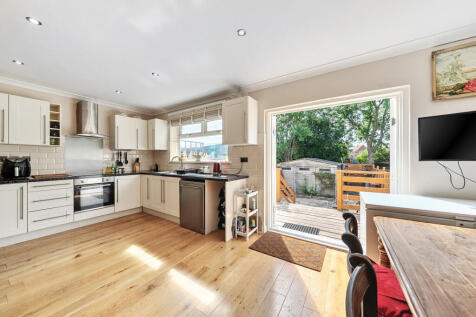 1320179-6-686e396...