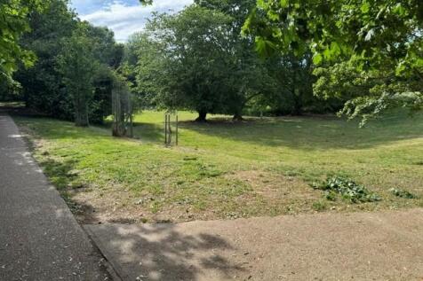 Parkland Opposite The house
