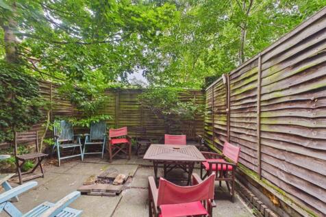 Benham Close, Clapham Junction photo 4