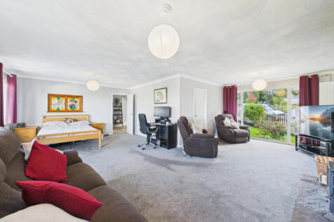 Stunning &amp; Versatile 2 / 3 Bedroom Bungalow with 