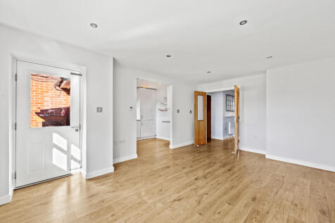 Valley Hill, Loughton, Essex, IG10 photo 3