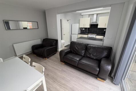 Kitchen Diner / Living Area