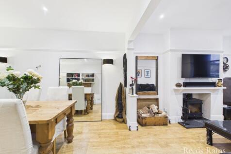 Sitting/Dining Room