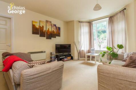 church rd 83 flat 7 lounge.jpg