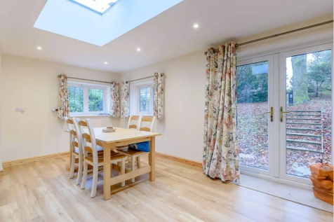 Inglenook Cottage, Knowle Lane, Cranleigh, Surrey photo 4