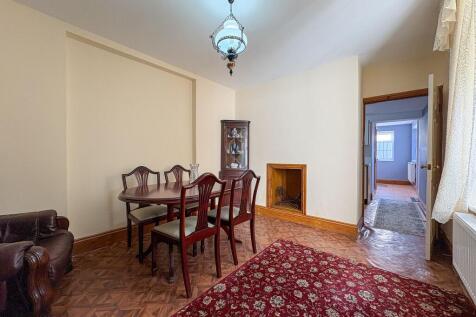 Middle Reception Room