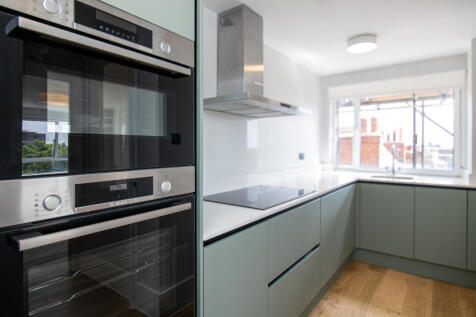 3-bed flat on Eaton Manor, The Drive, East Sussex, £2,585/mo