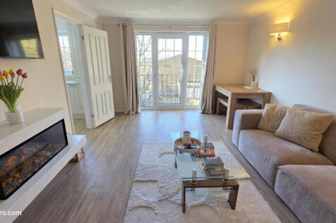 2 bed flat for sale Crofton Way, Enfield EN2