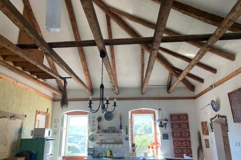 Naturally lit &amp; airy