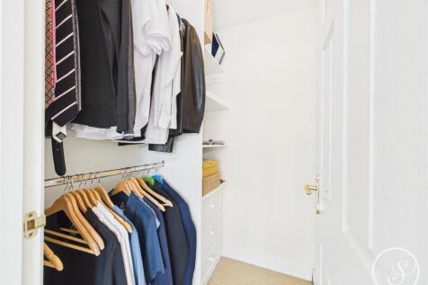 Bed 1 Walk-in Wardrobe