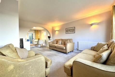Large Living Room 042