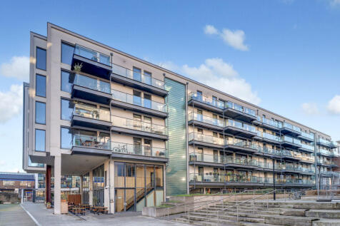 STOCK EXTERIOR GR...