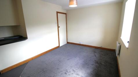 41 Pikes Lane, Glossop, SK13 photo 3