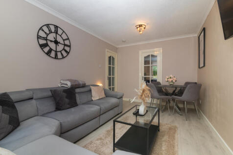 24 south park drive Paisley L-9