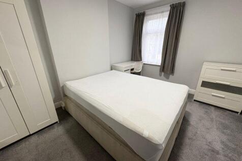 STUDENT FOUR DOUBLE BEDROOM, CHARMINSTER (P02115) photo 4